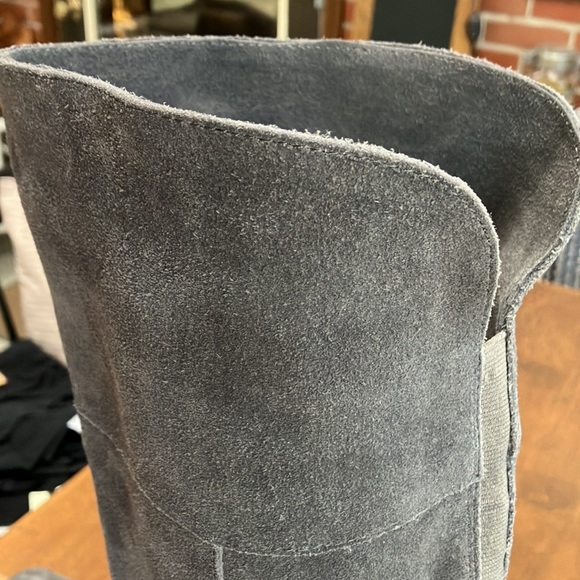 Sexy Over the Knee Gray Suede, sz 9, 2 inch block heel Boots, like brand new!!! - Picture 7 of 11